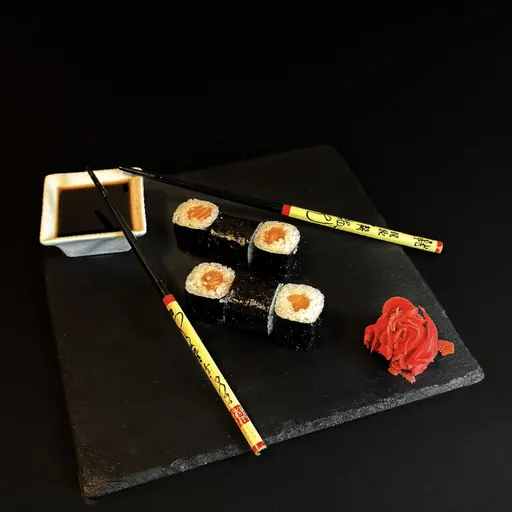 Ролл с лососем