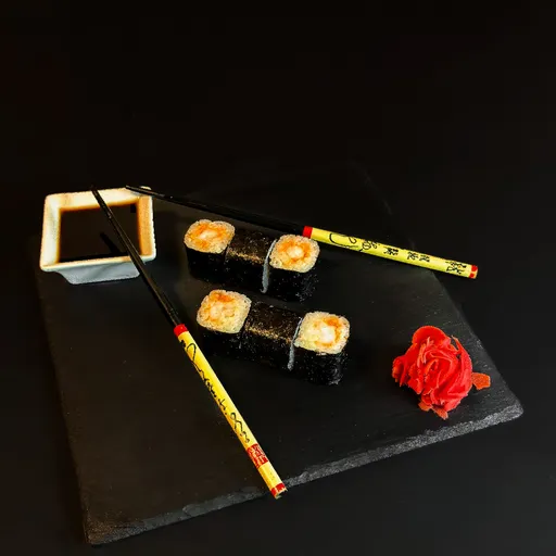 Ролл с тигровой креветкой