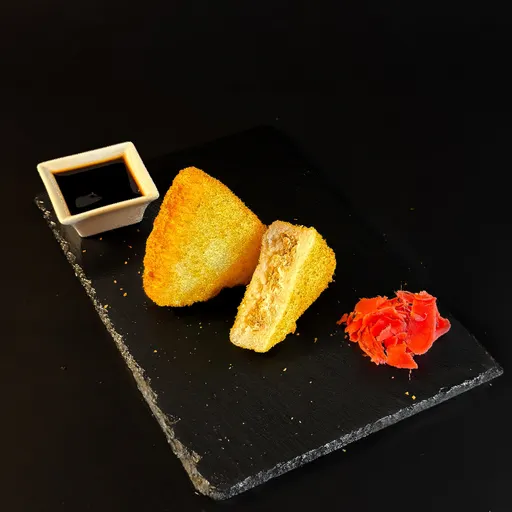 Онигири с жаренным лососем