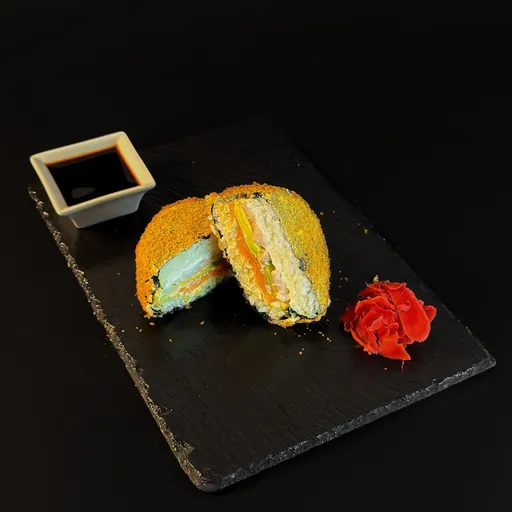 Суши-бургер с креветкой и лососем