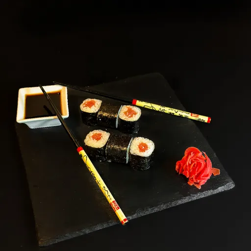 Ролл с тунцом