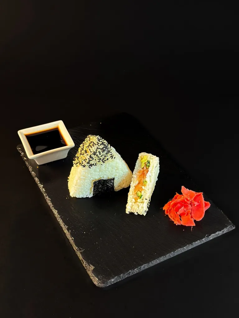 Онигири Филадельфия с Лососем