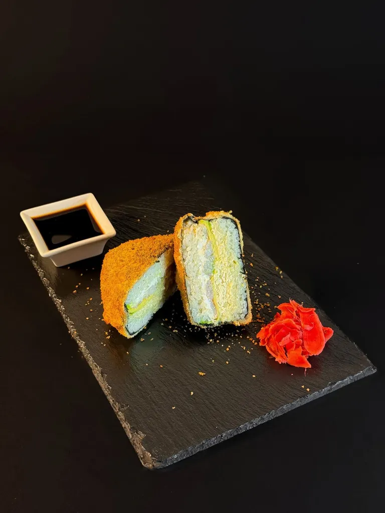 Суши-бургер с креветкой