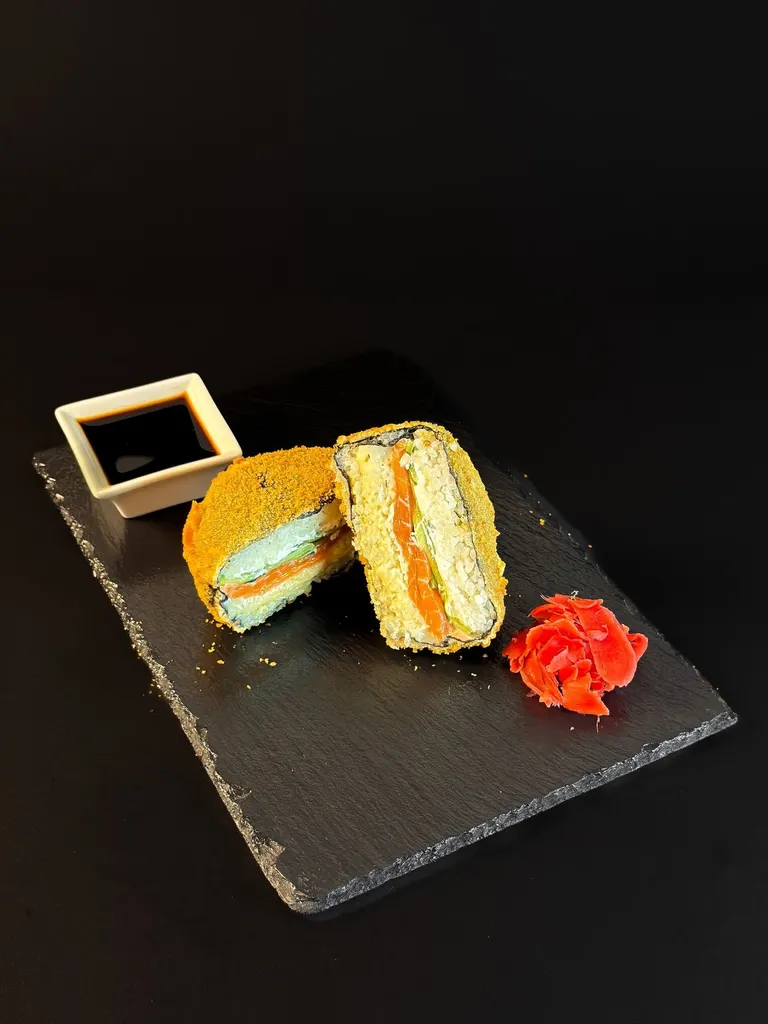 Суши-бургер с лососем